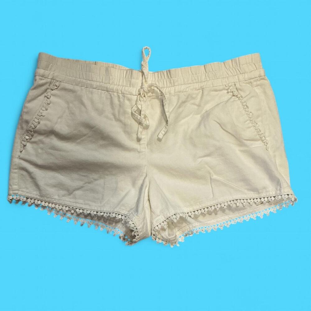 Loft outlet white pom pom shorts